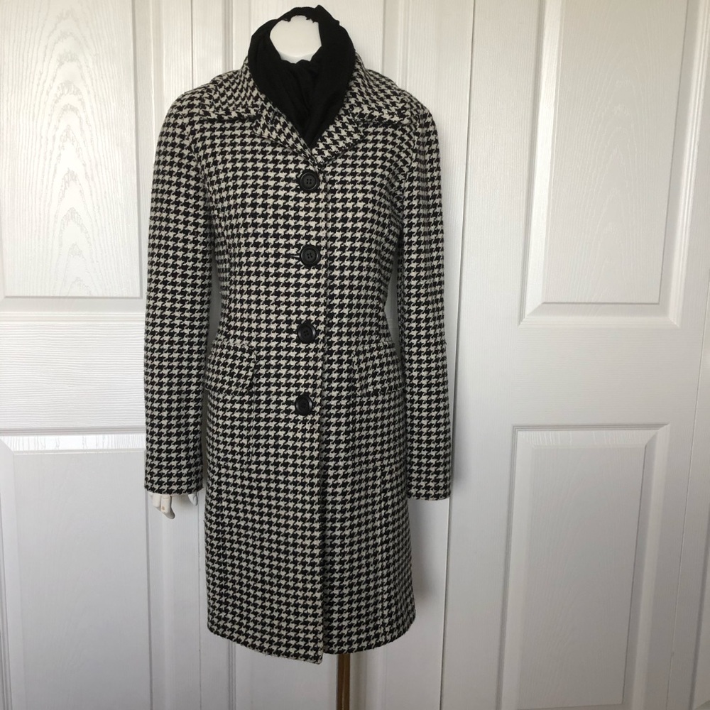 Houndstooth wool coat